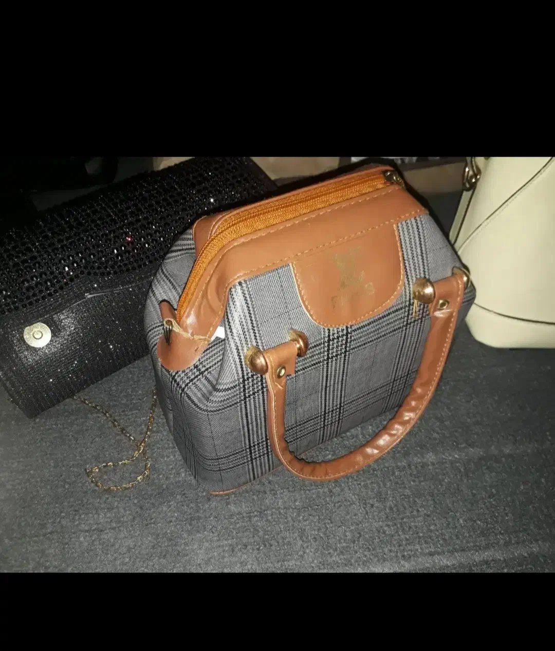 وسیله|لباس|تهران, مختاری|دیوار