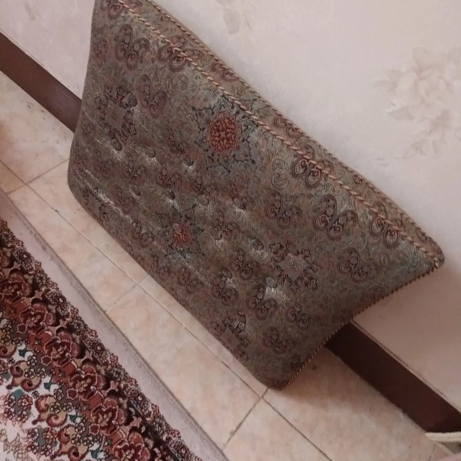 پشتی|پشتی|خرمآباد, |دیوار