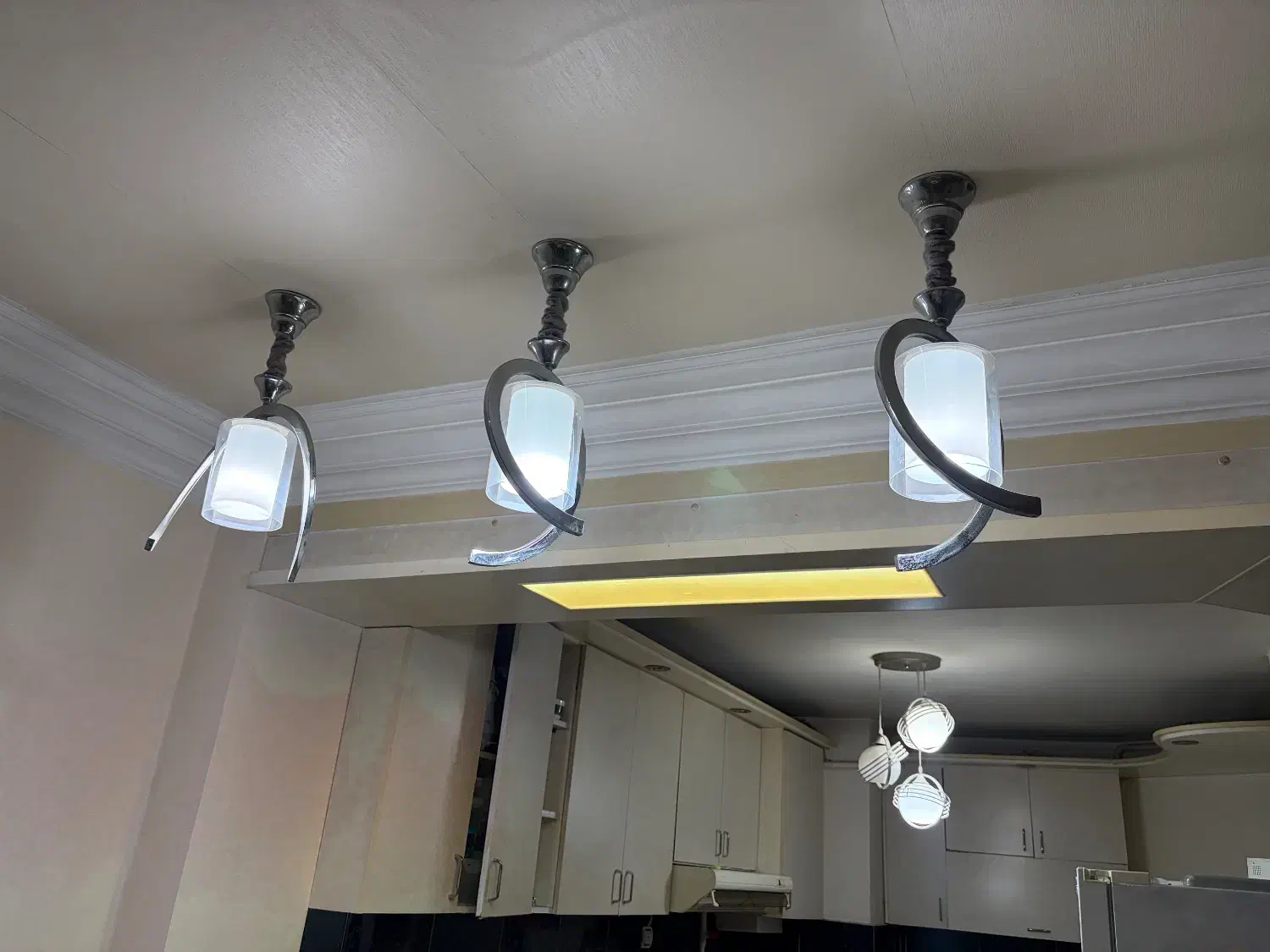 لوستر|لوستر و چراغ آویز|رشت, معلم|دیوار