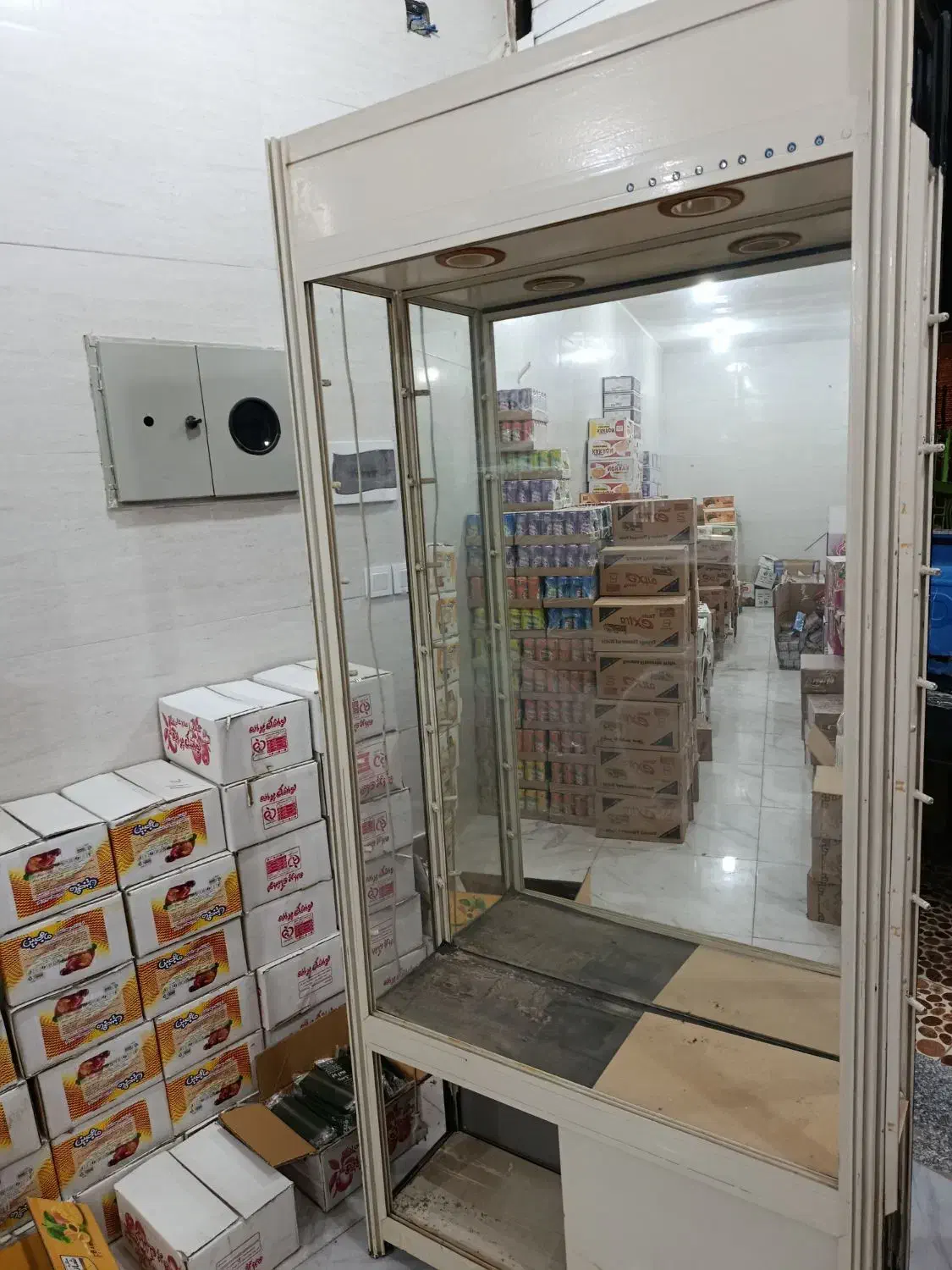 ویترین شیشه ای سه تیکه|بوفه، ویترین، کنسول|دزفول, |دیوار