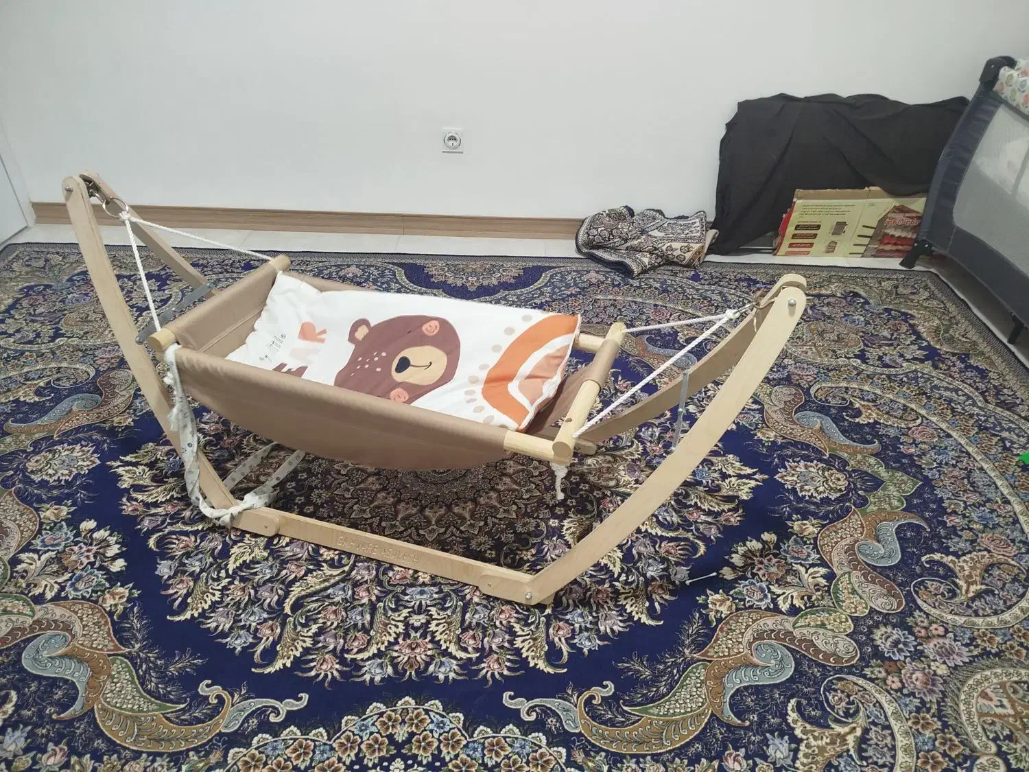 گهواره ننو|تخت و صندلی بچه|ایلام, |دیوار