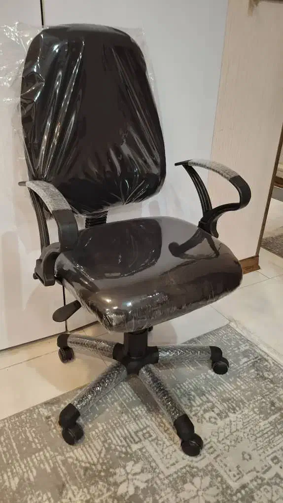 صندلی کامپیوتر چرخدار در حد نو نو|صندلی و نیمکت|شیراز, شهرک فرهنگیان|دیوار