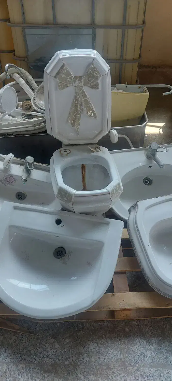 توالت فرنگی و روشویی|لوازم سرویس بهداشتی|محمدیه-قزوین, |دیوار