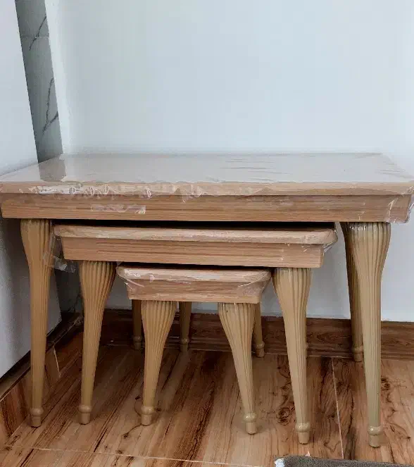 میز عسلی سالم وتمیز بدون خط خش 4میلیون|مبلمان خانگی و میز عسلی|ازنا, |دیوار