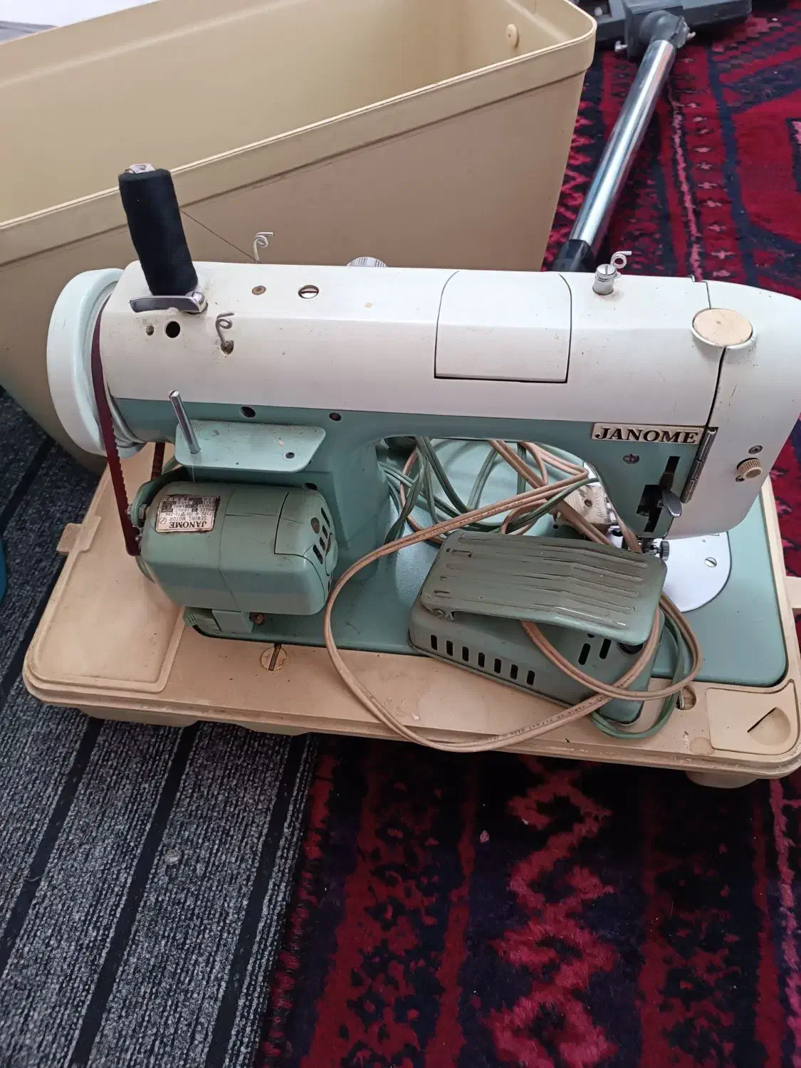 چرخ خیاطی|چرخ خیاطی و ریسندگی|دوگنبدان, |دیوار