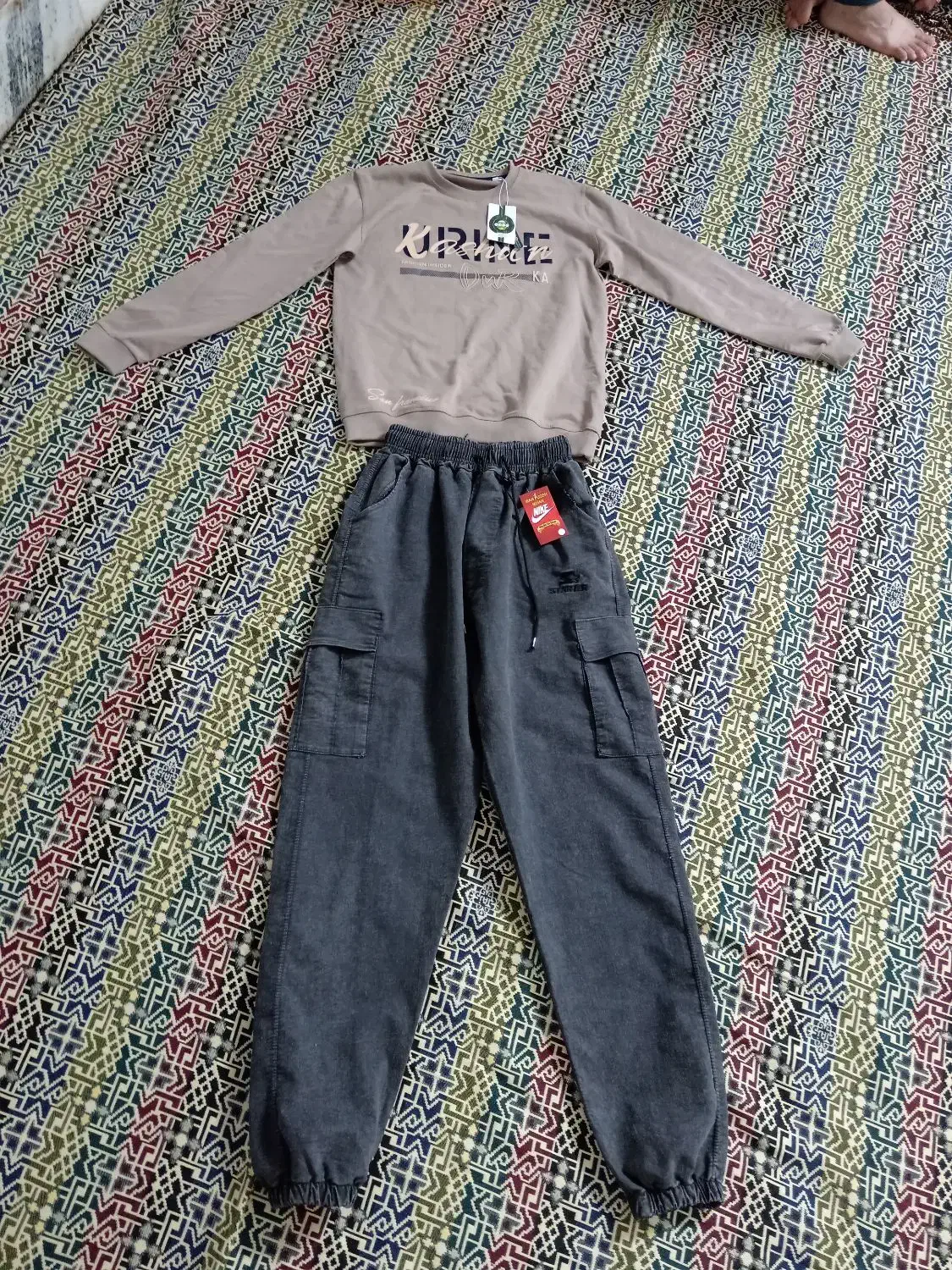 لباس|لباس|سبزوار, قائم|دیوار