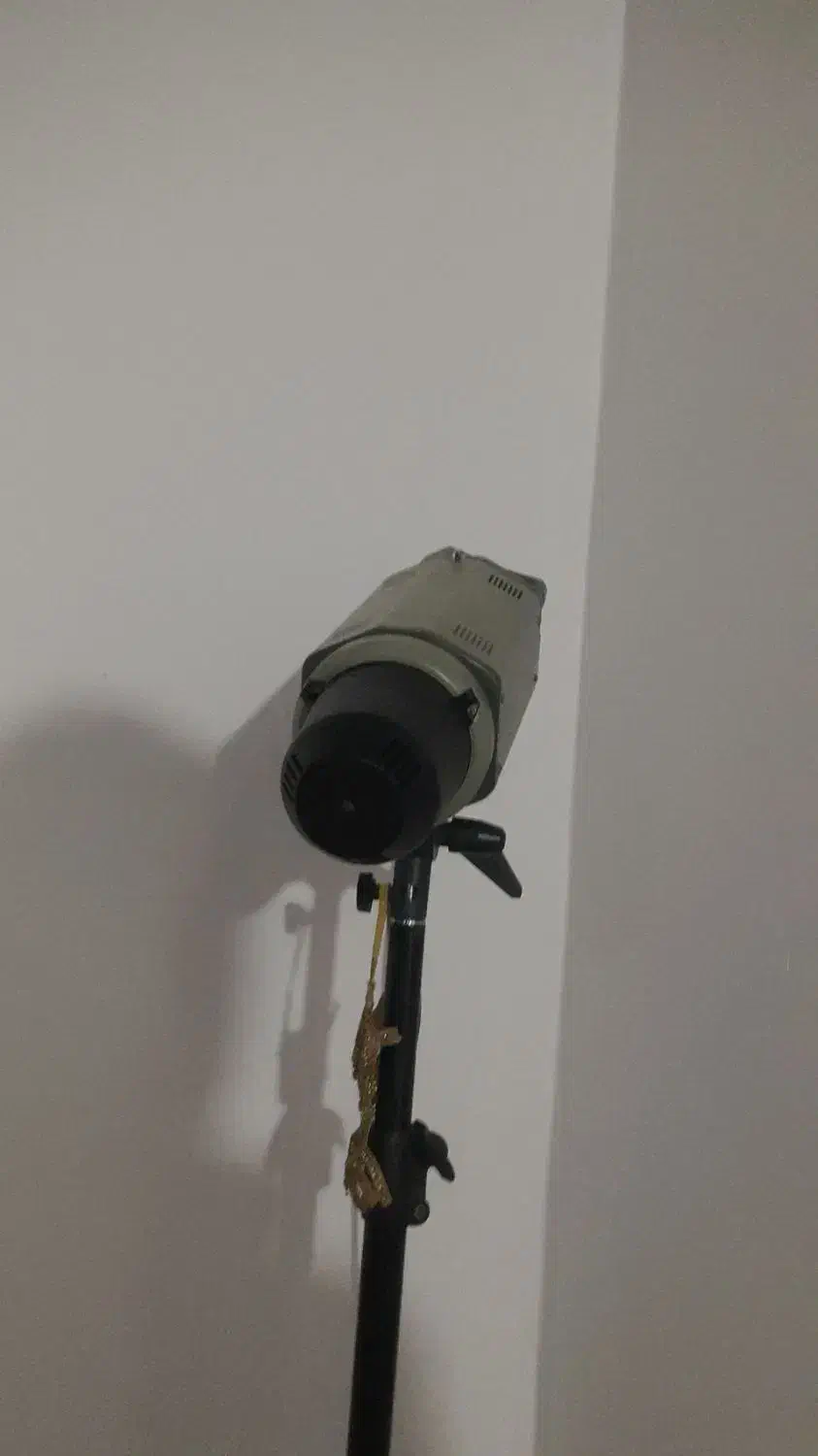 فلاش|دوربین عکاسی و فیلم‌برداری|ورامین, ورامین|دیوار