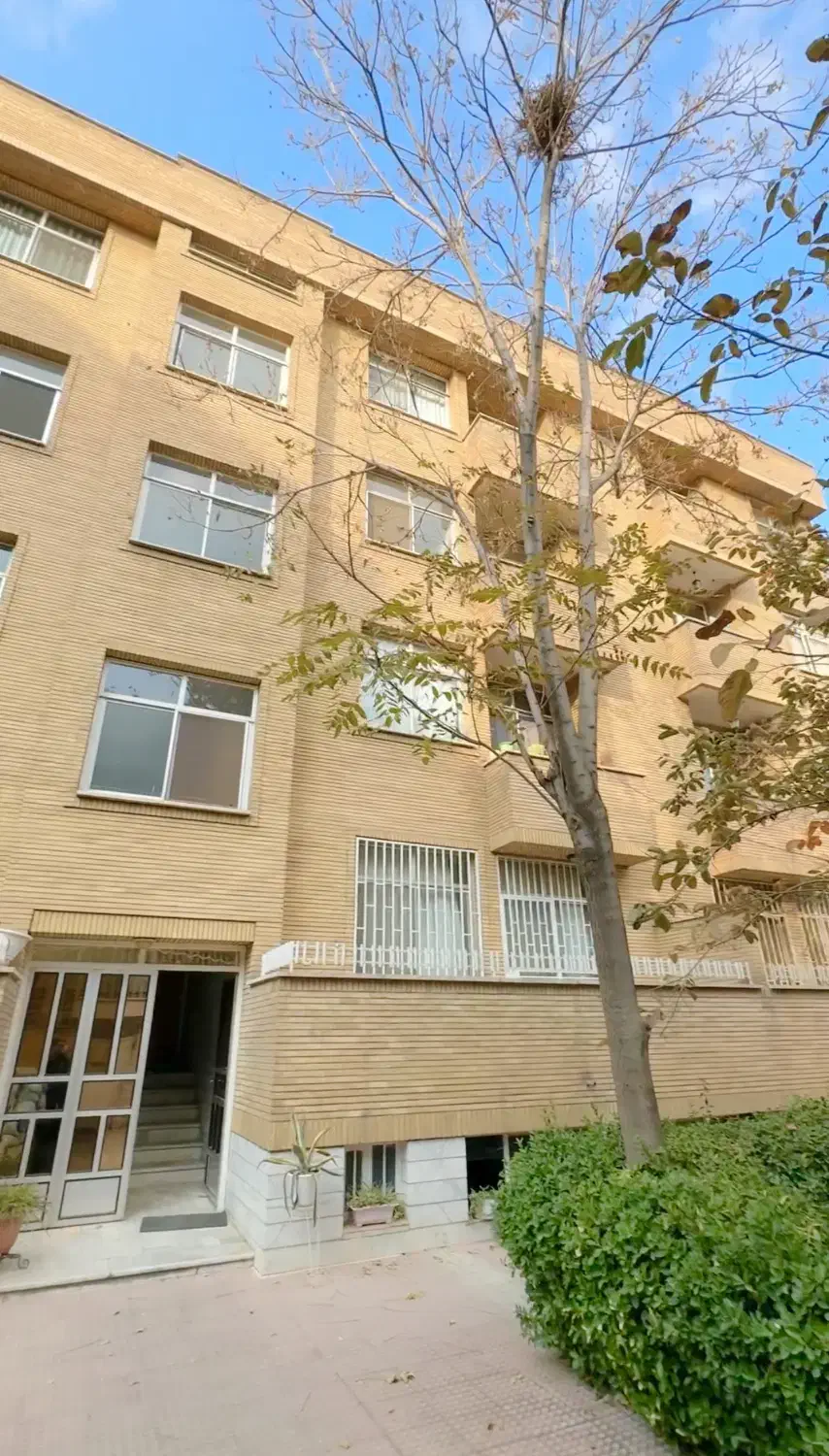 ۱۰۱ متر دو‌خوابه میدان سنایی