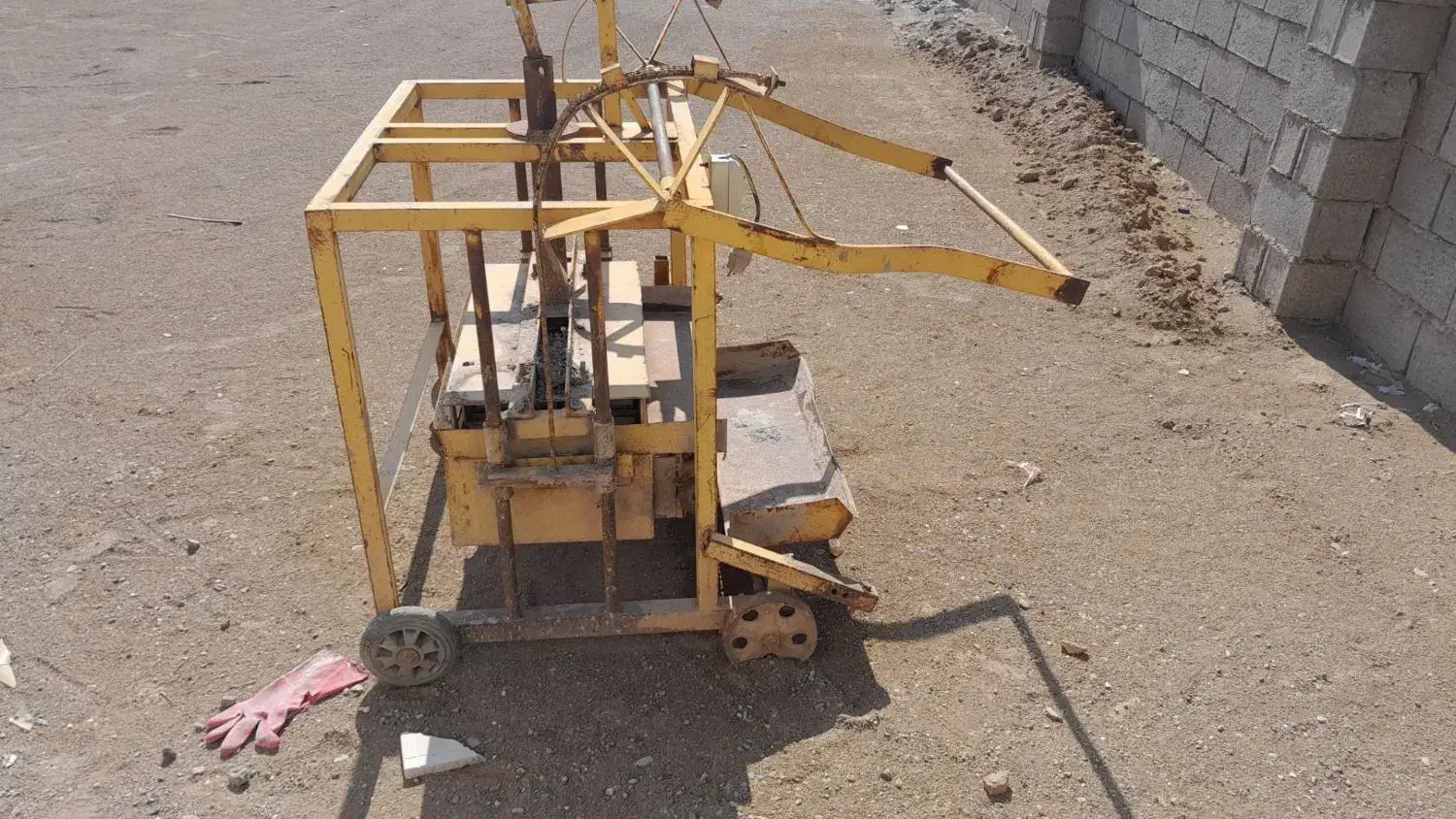 دو عدد دستگاه بلوکه زنی|ماشینآلات صنعتی|خواف, |دیوار