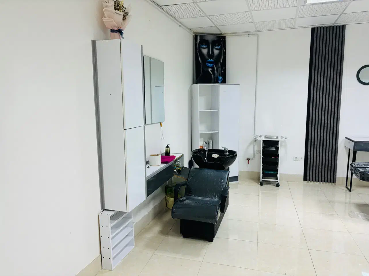 اجاره سالن زیبایی با لوازم|اجارهٔ دفتر کار، اتاق اداری، مطب|بیرجند, |دیوار