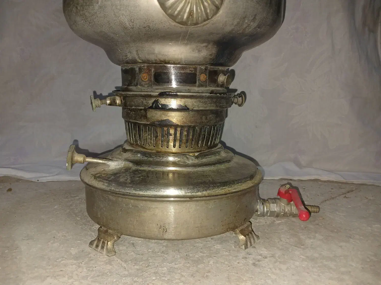 سماور قدیمی بزرگ|سماور، چای‌ساز، قهوه‌ساز|یزد, |دیوار