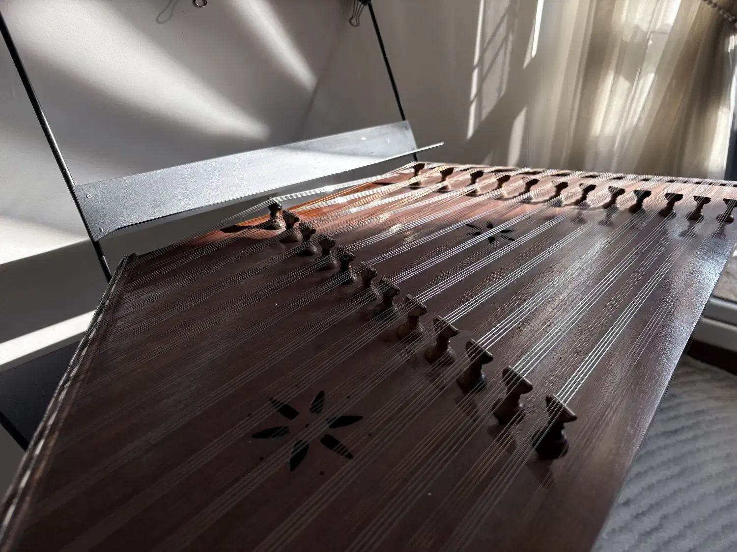 سنتور دوازده خرک ملک شاه زمانی|سازهای سنتی|ری, دیلمان|دیوار