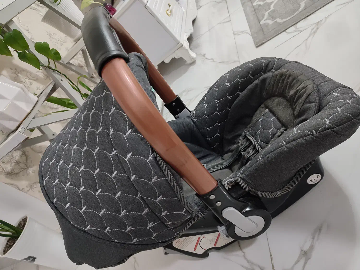 کریر کودک|کالسکه و لوازم جانبی|رشت, پل تالشان|دیوار