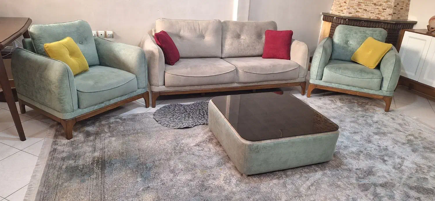مبل راحتی ۵ نفره همراه پاف|مبلمان خانگی و میز عسلی|تهران, شهرک دریا|دیوار
