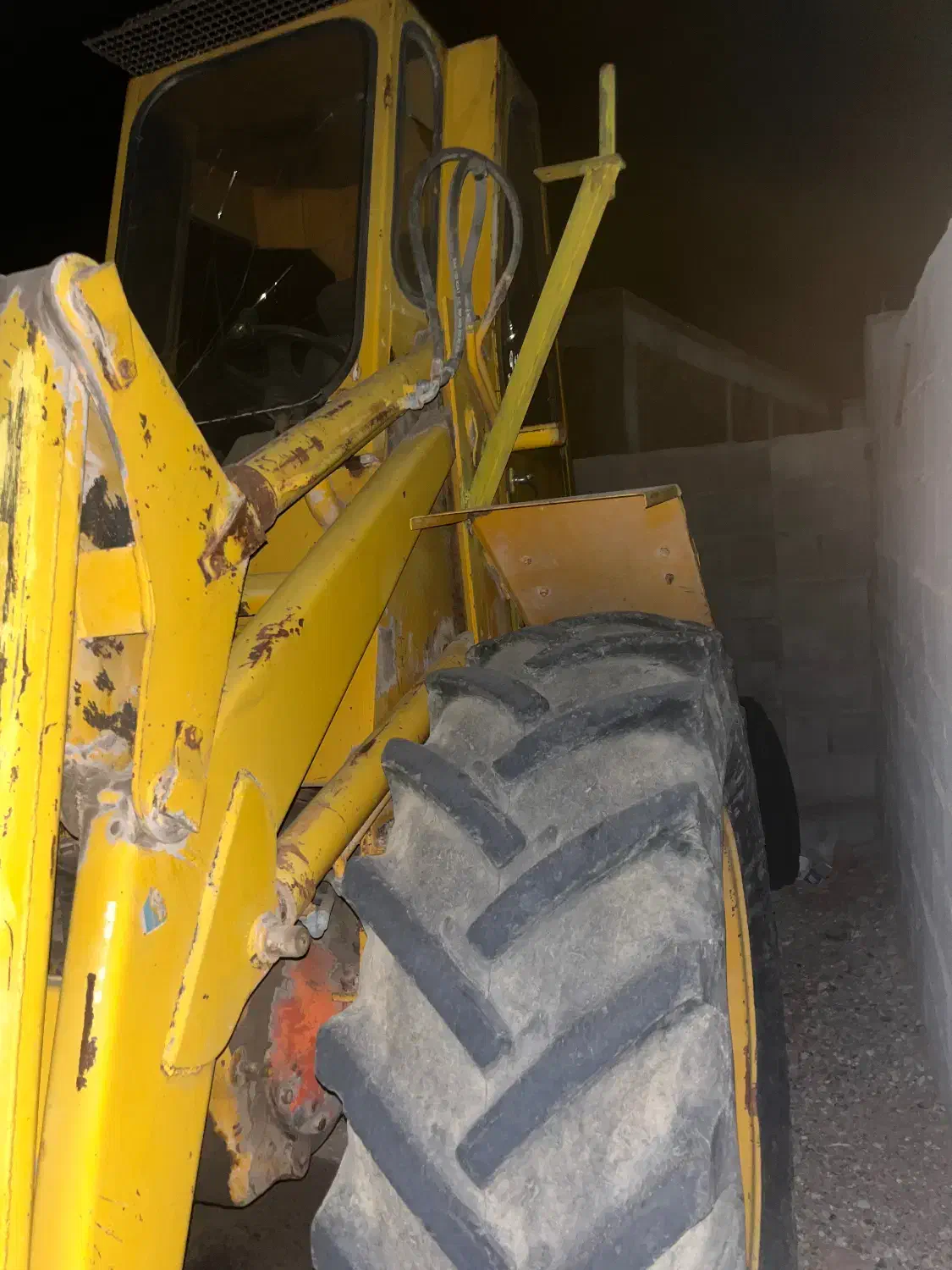 فروش  ترا لودر  (تراکتور بیل عقب)|خودرو سنگین|قلعه گنج, |دیوار