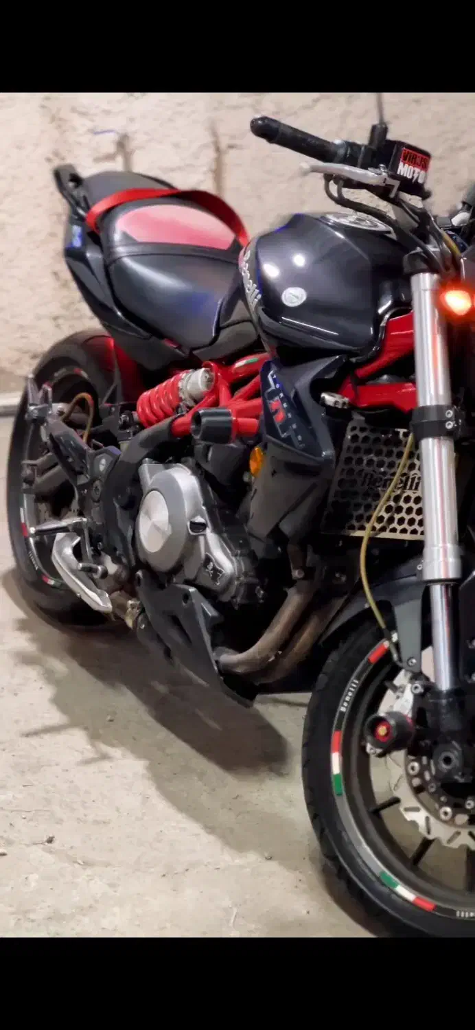 بنلی ۳۰۰ جفت سیلندر|موتورسیکلت|خرمآباد (تنکابن), |دیوار