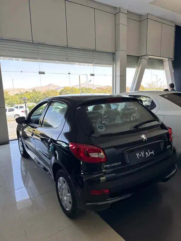 ۲۰۷ دنده هیدرولیک مدل۱۴۰۴|خودرو سواری و وانت|شیراز, شهرک بزین|دیوار