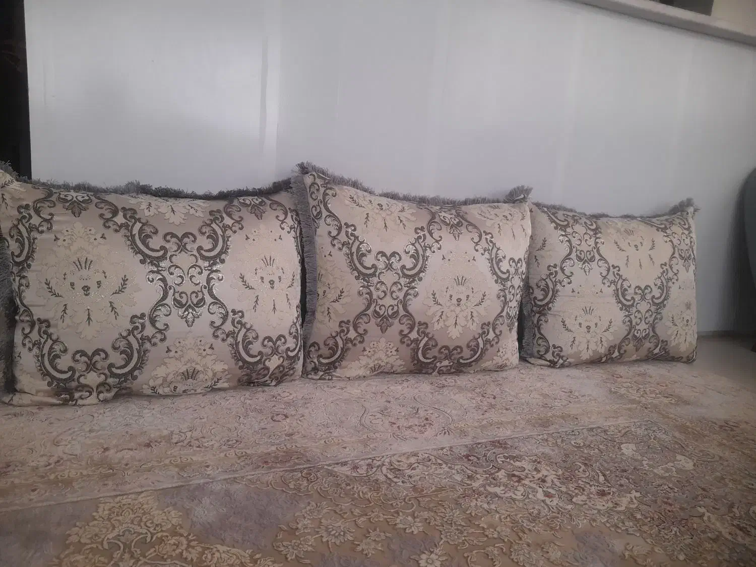 سه عدد پشتی|پشتی|بندرعباس, |دیوار