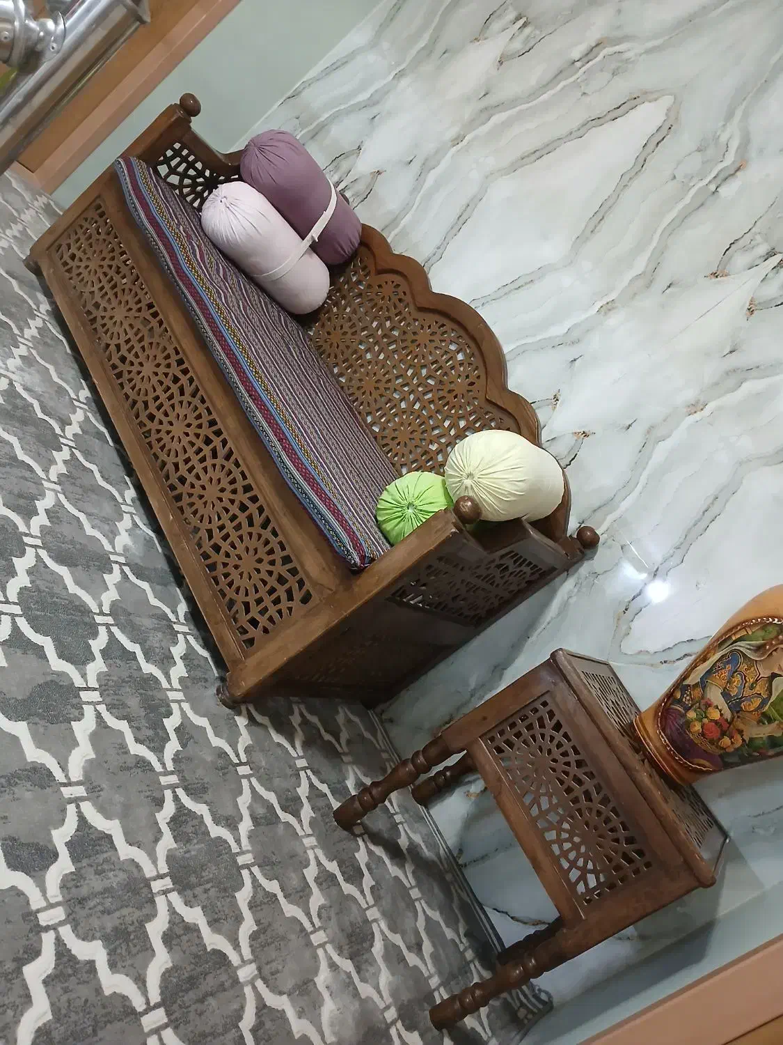 سه عددمبل منبت ودو عددمیزبزرگ ویک میزعسلی|مبلمان خانگی و میز عسلی|خمینیشهر, |دیوار