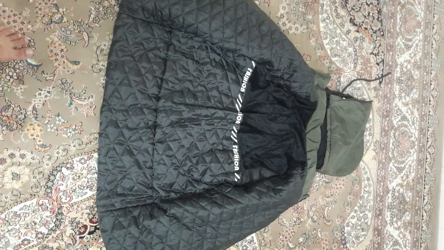 کاپشن|لباس|یزد, |دیوار