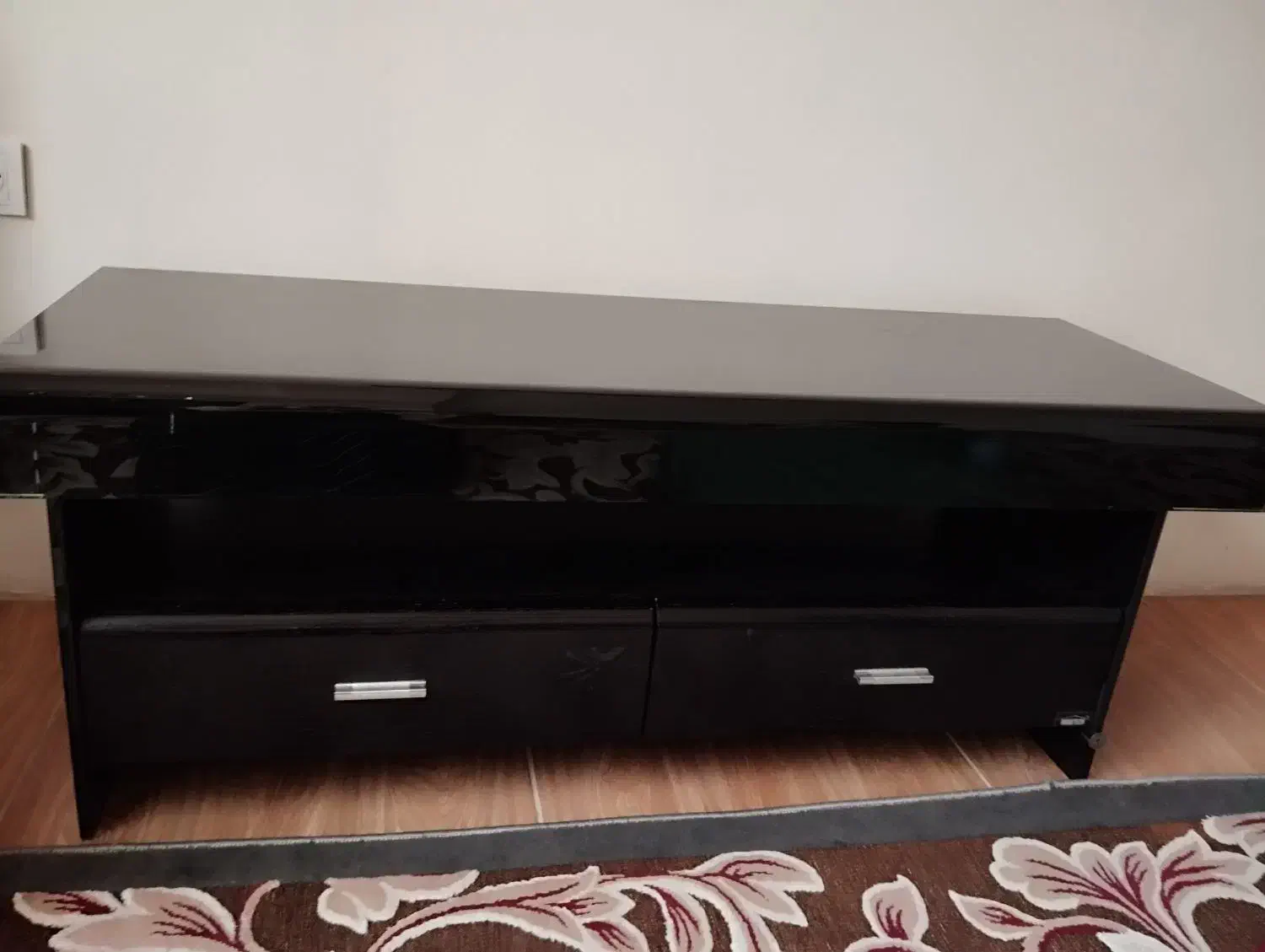 میز تلویزیون نو دو کشو قیمت 700هزار تومان|میز تلویزیون|بندر انزلی, نیمه شعبان|دیوار