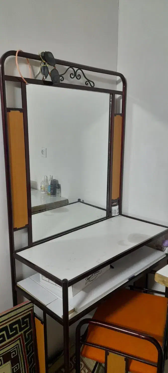 میز‌آرایش|آرایشگاه و سالن‌های زیبایی|محمدیه-قزوین, |دیوار