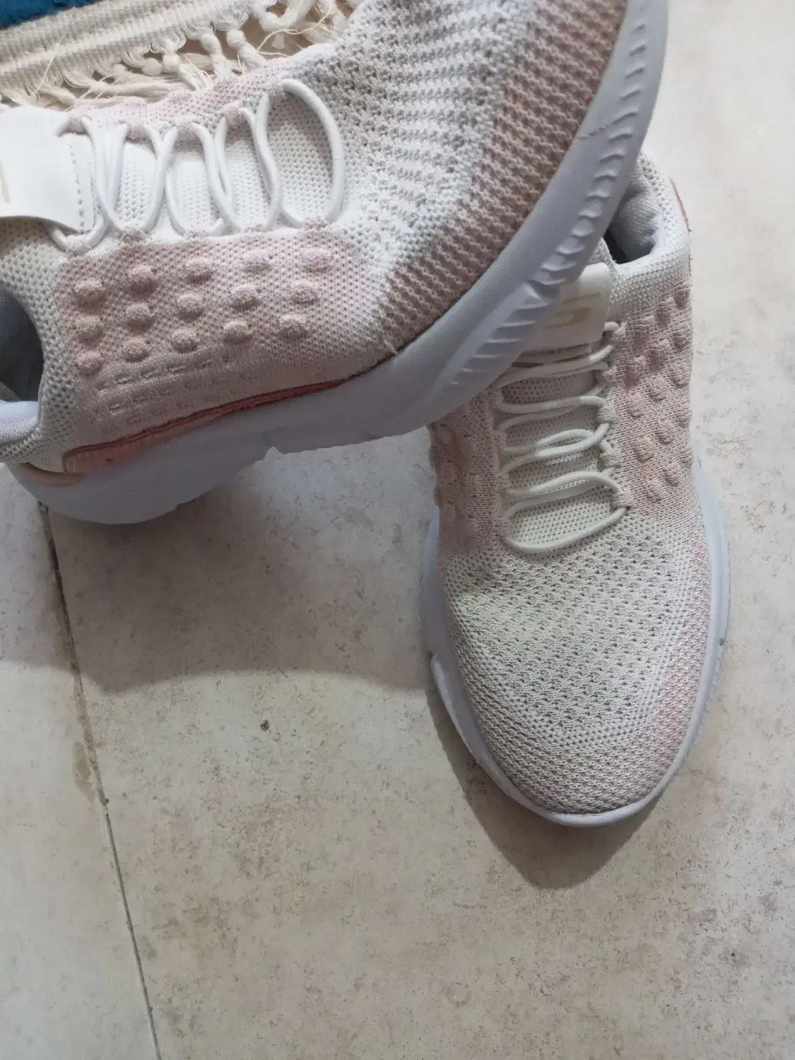 چند جفت کفش|کیف، کفش، کمربند|اردبیل, |دیوار