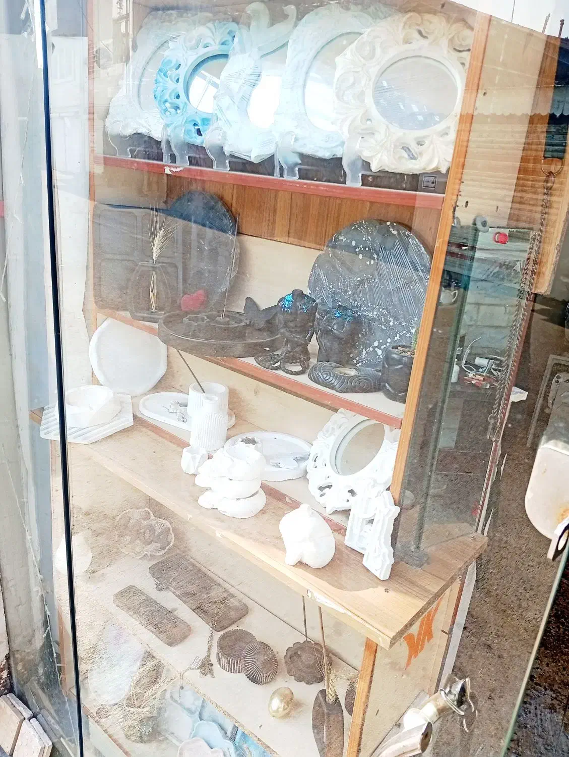 تعدادی قالب سنگ مصنوعی سیلیکونی وطلقی تغییرشغل|ابزارآلات|رشت, ولکس|دیوار