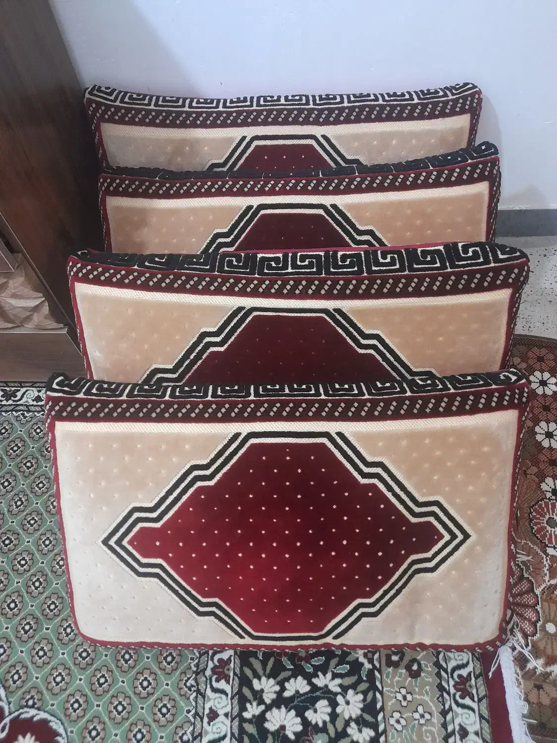 چهار پشتی قدیمی زیبا|پشتی|ایلام, |دیوار