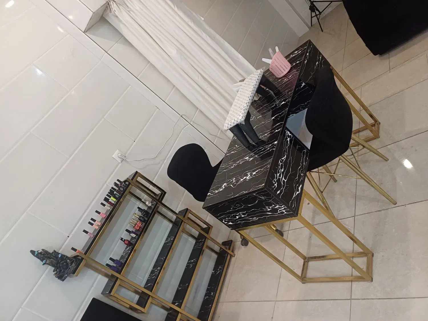 وسایل سالن زیبایی|آرایشگاه و سالن‌های زیبایی|فارسان, |دیوار