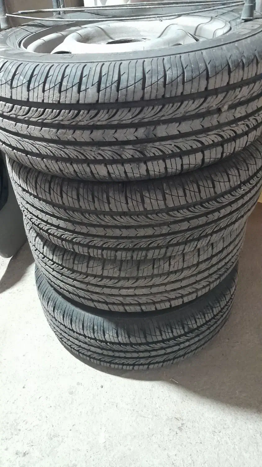 لاستیک درحد نو میباشد|قطعات یدکی و لوازم جانبی|رودسر, |دیوار