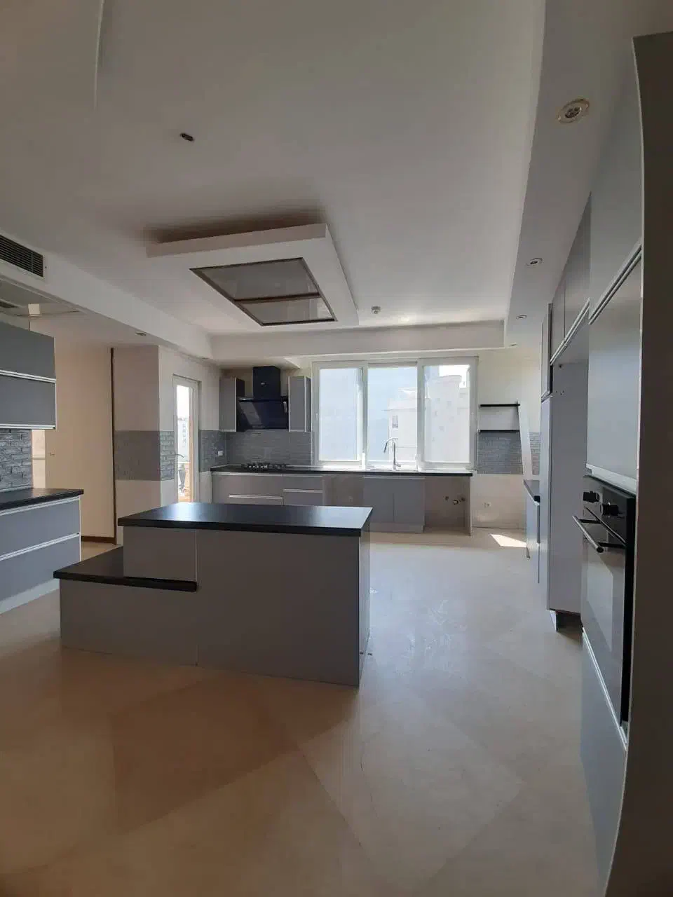 زعفرانیه ۲۰۰ متر  بدون مشرف ویو پارک ساسان