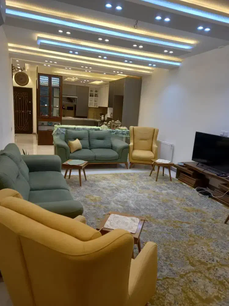 مبل در حد نو خودم خریدم ۵۰ ملیون|مبلمان خانگی و میز عسلی|شیراز, شهرک برف فروشان|دیوار