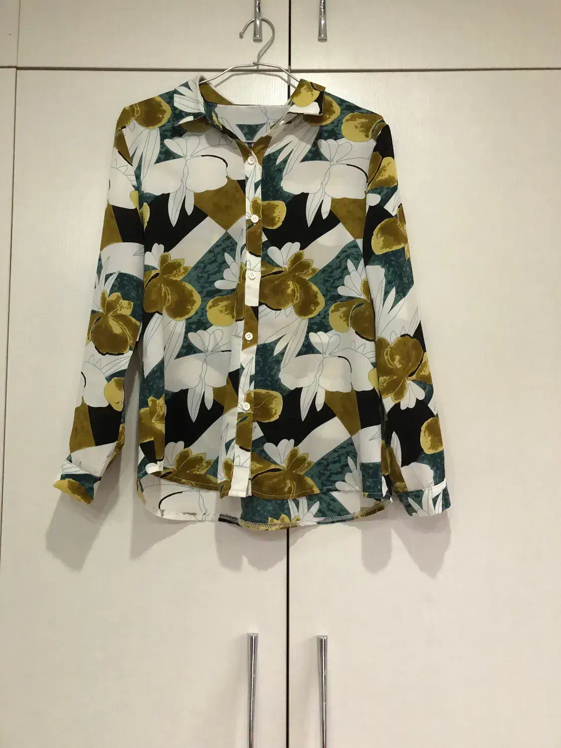 شومیز|لباس|رودهن, |دیوار