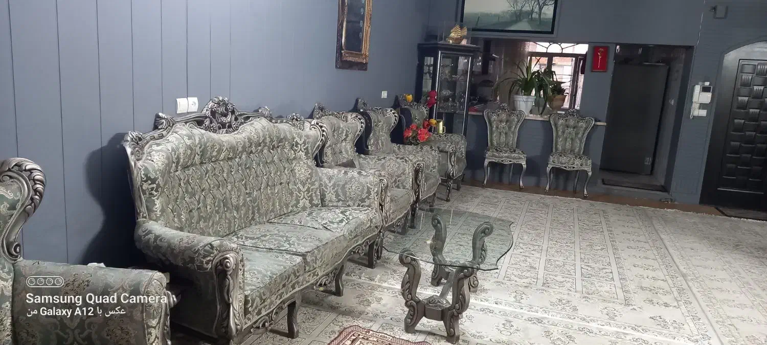 یک دست مبل ۹نفره سلطنتی|مبلمان خانگی و میز عسلی|مشهد, چهارچشمه|دیوار