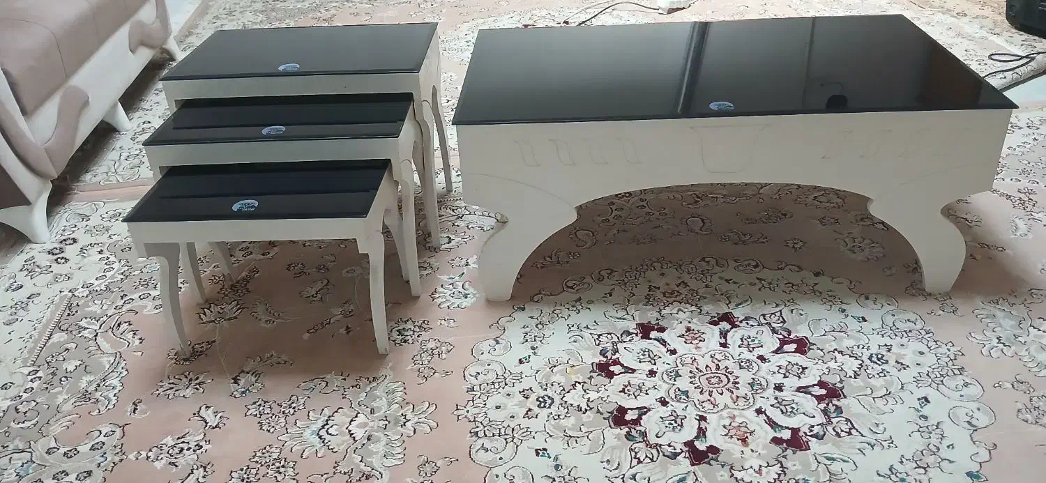 ۴عدد‌جلومبلی‌شیشه‌ای‌در‌حد‌نو‌بدون‌خط وخش‌سالم|مبلمان خانگی و میز عسلی|بوکان, |دیوار