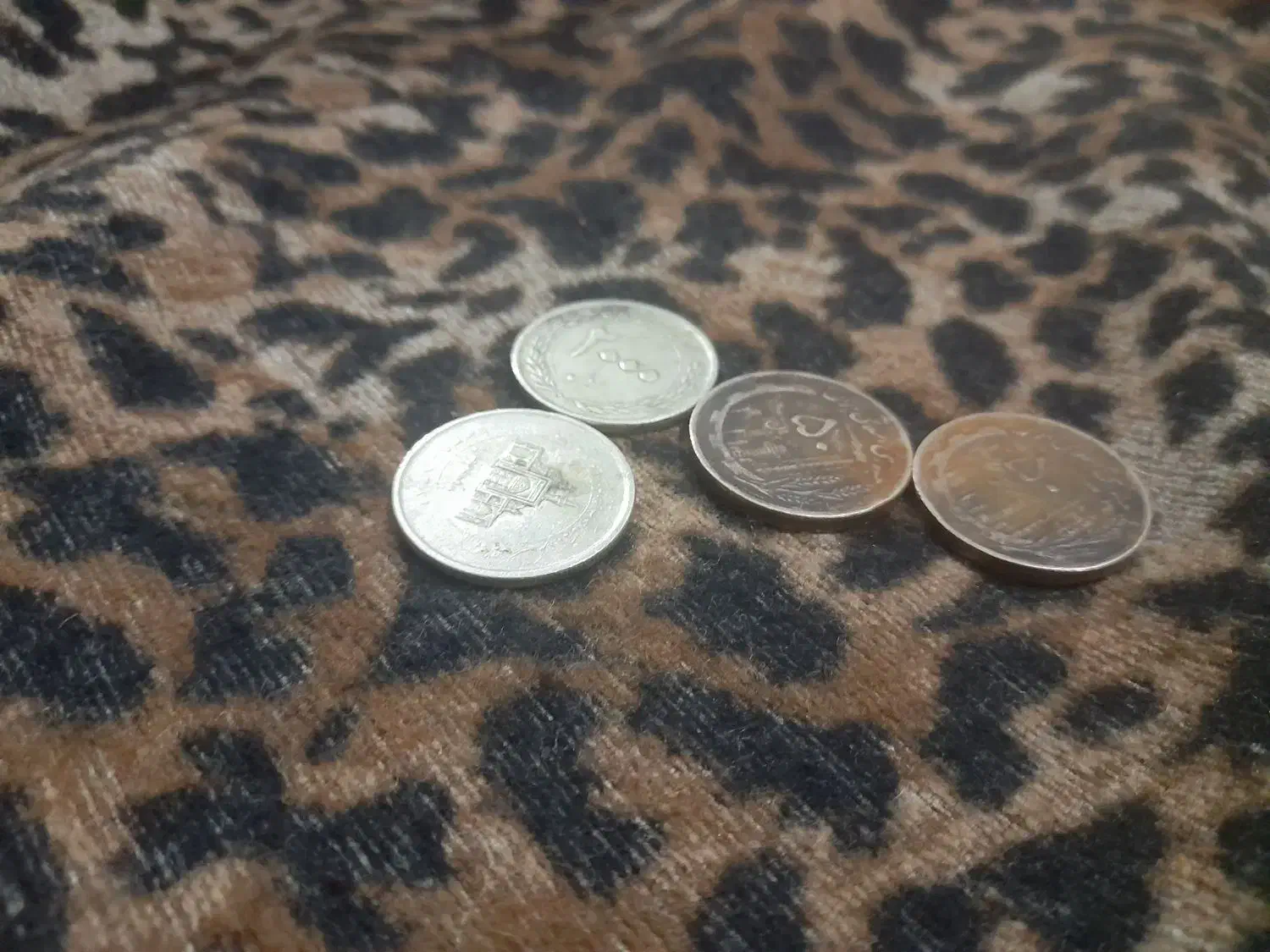 مقداری سکه واسکناس قدیمی|کلکسیون سکه، تمبر، اسکناس|جهرم, |دیوار