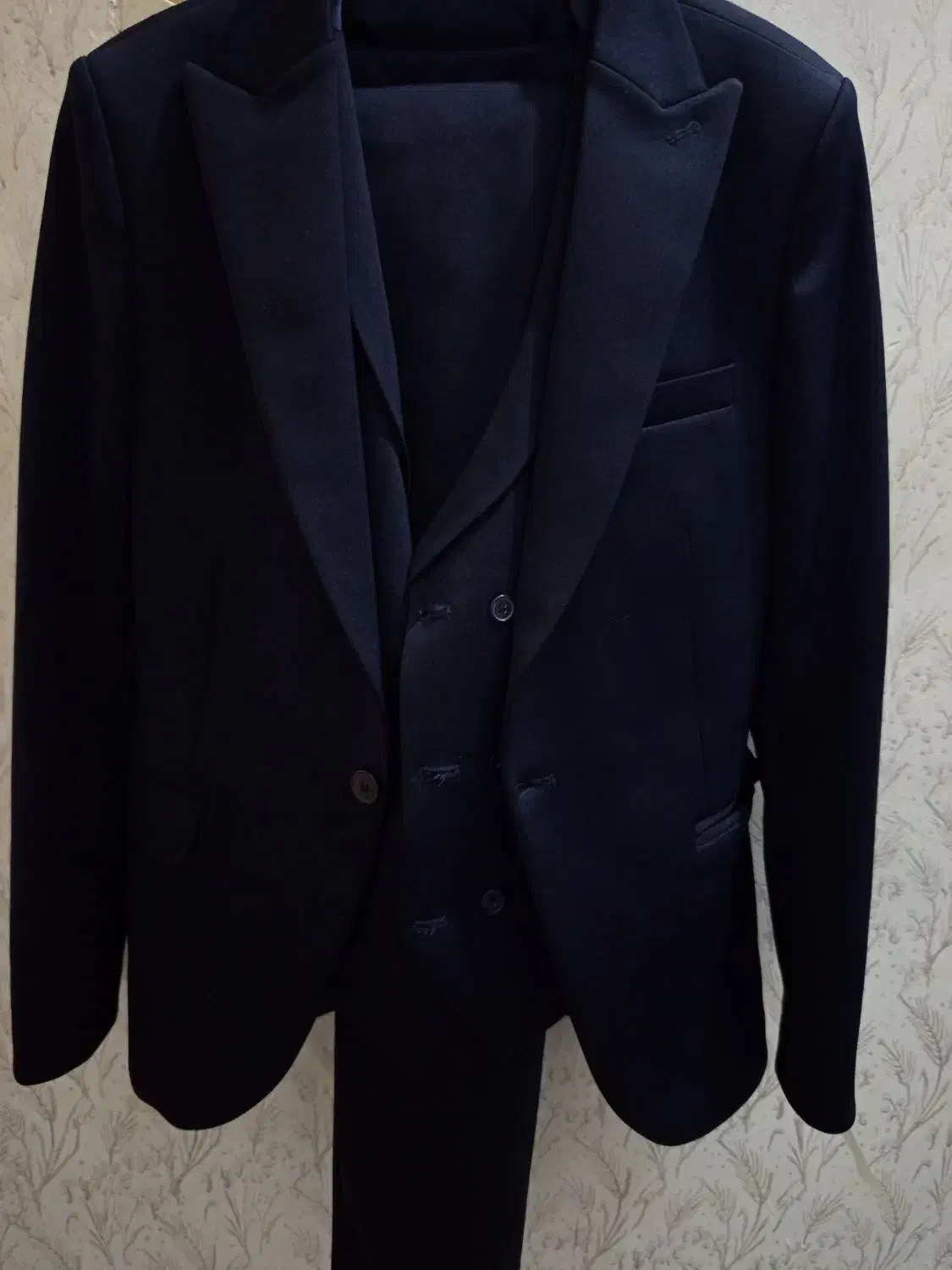 کت و شلوار و جلیقه یک بار هم استفاده نشده|لباس|هندیجان, |دیوار