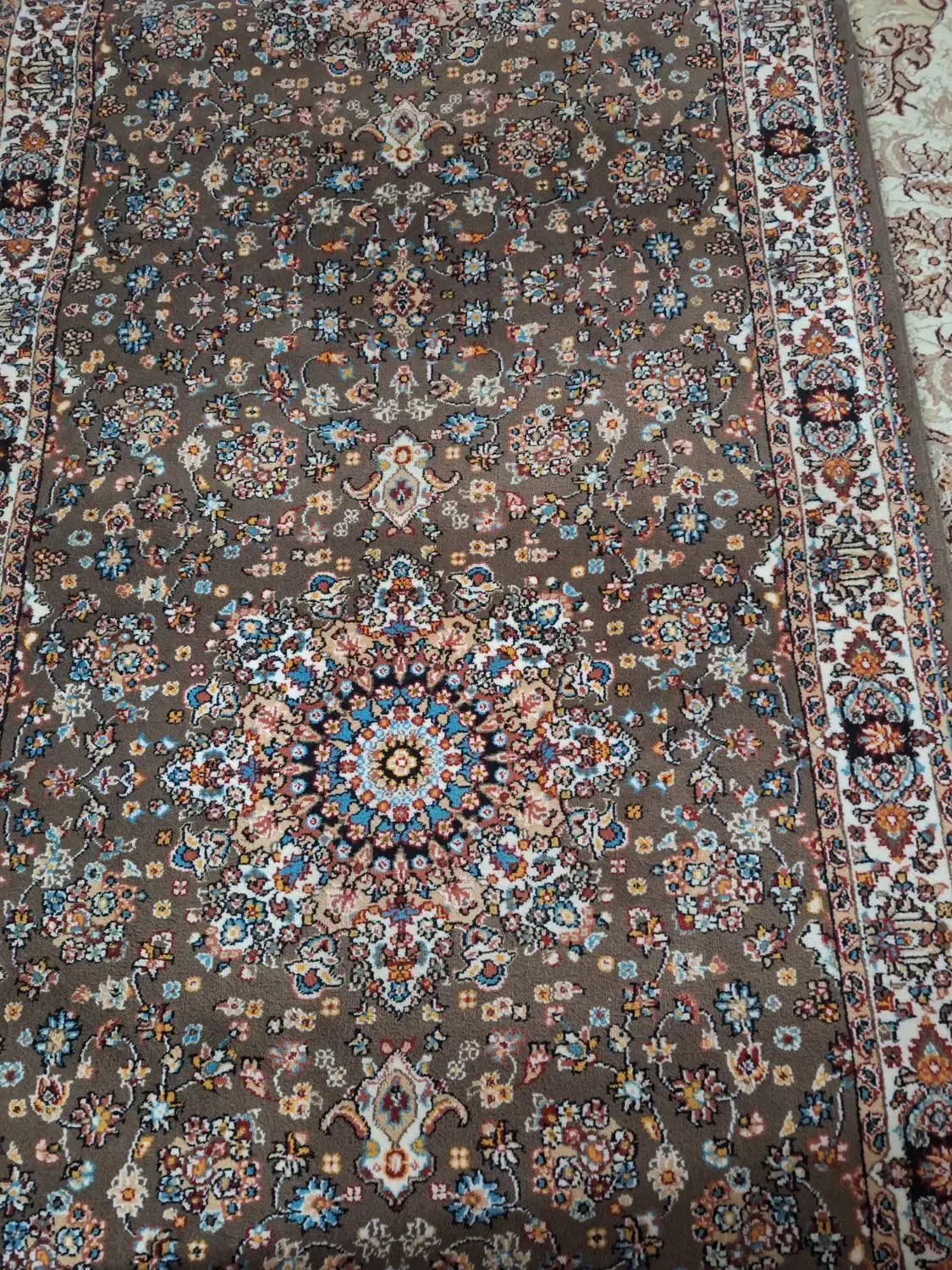 فرش کناره یک در چهارونیم|فرش|زارچ, |دیوار