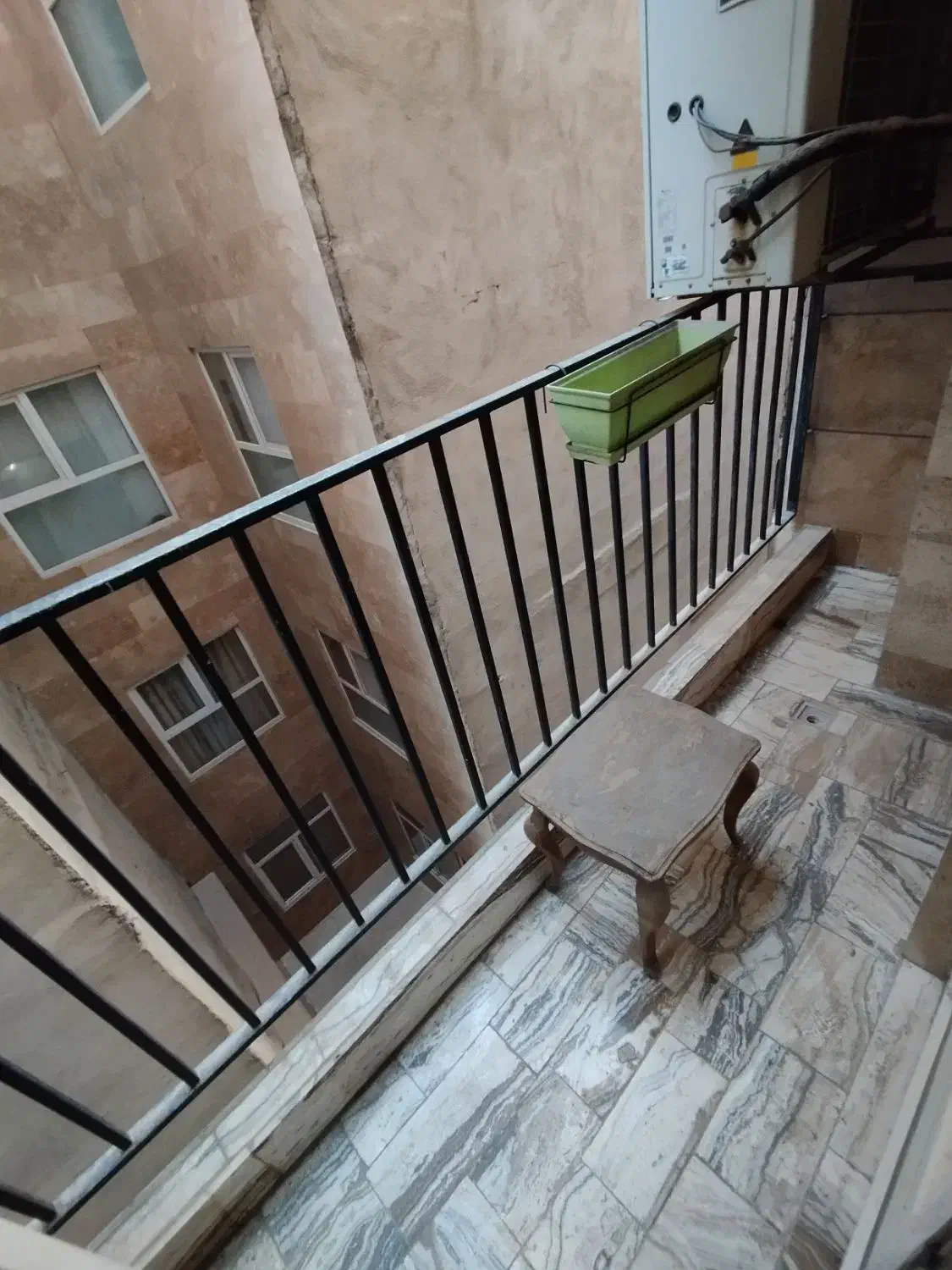 ۱۳۵متر فول چهارباغ شرقی تکواحدی ۴ ساله تخلیه