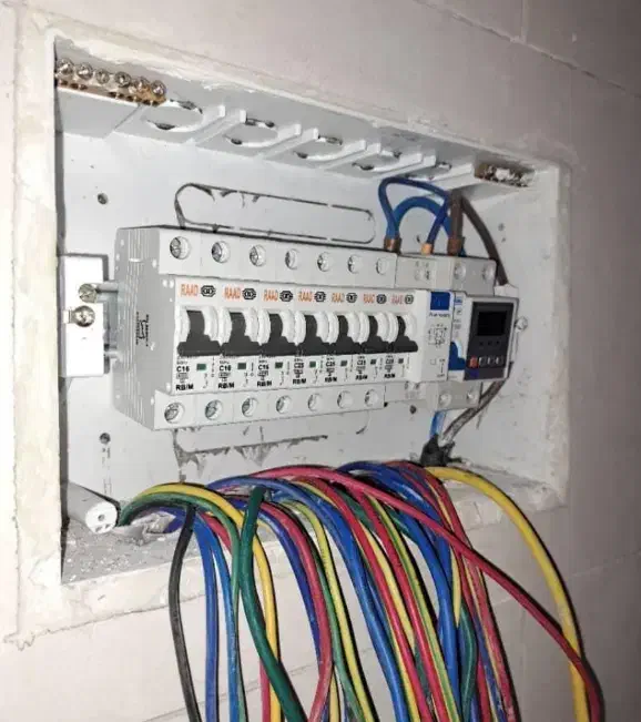 نصب دوربین مداربسته،سیم کشی،آیفون،تابلو برق|خدمات پیشه و مهارت|زاهدان, |دیوار