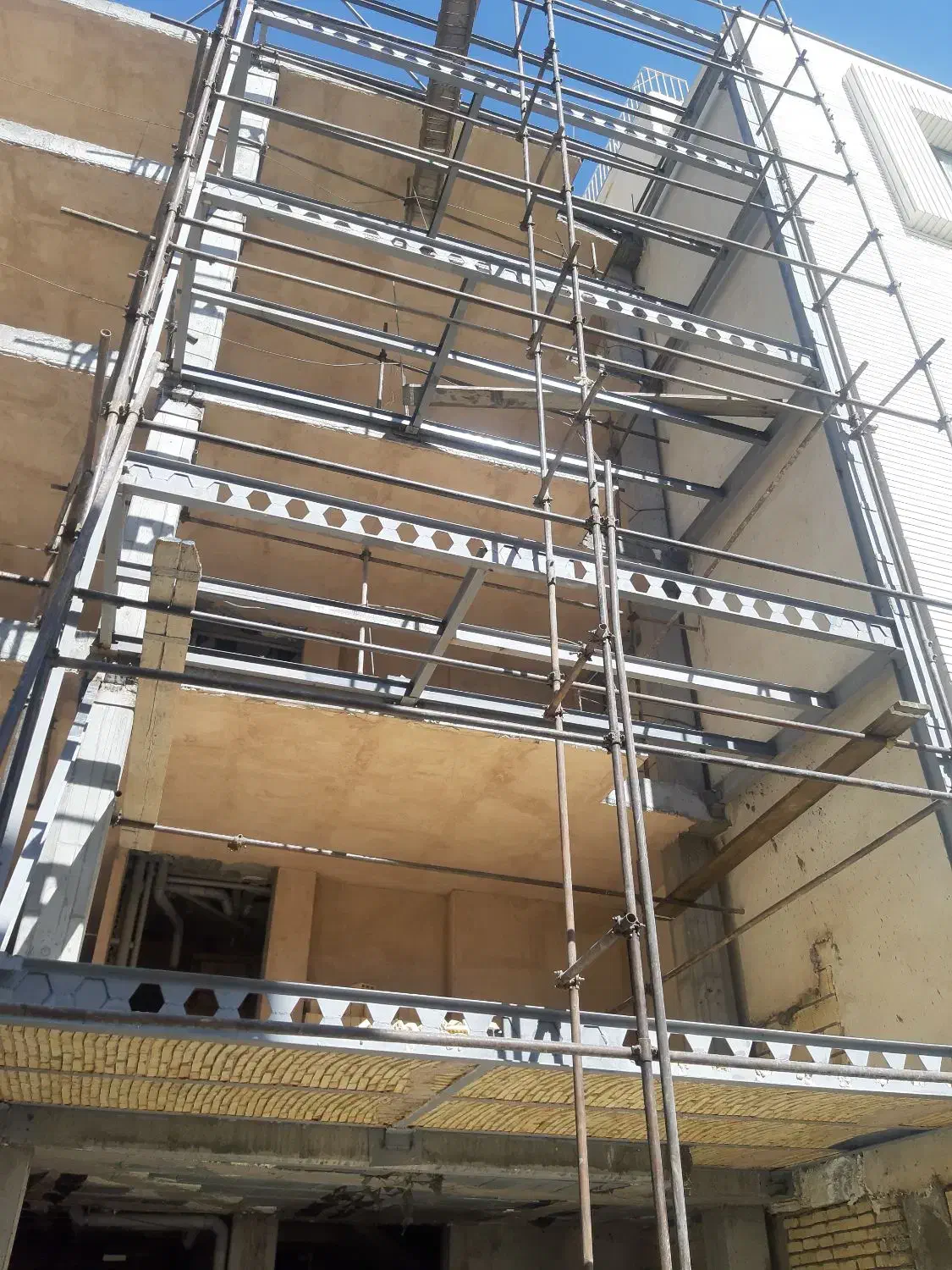 ساختمان بتنی و فولادی و سوله های صنعتی|خدمات پیشه و مهارت|کرمان, |دیوار