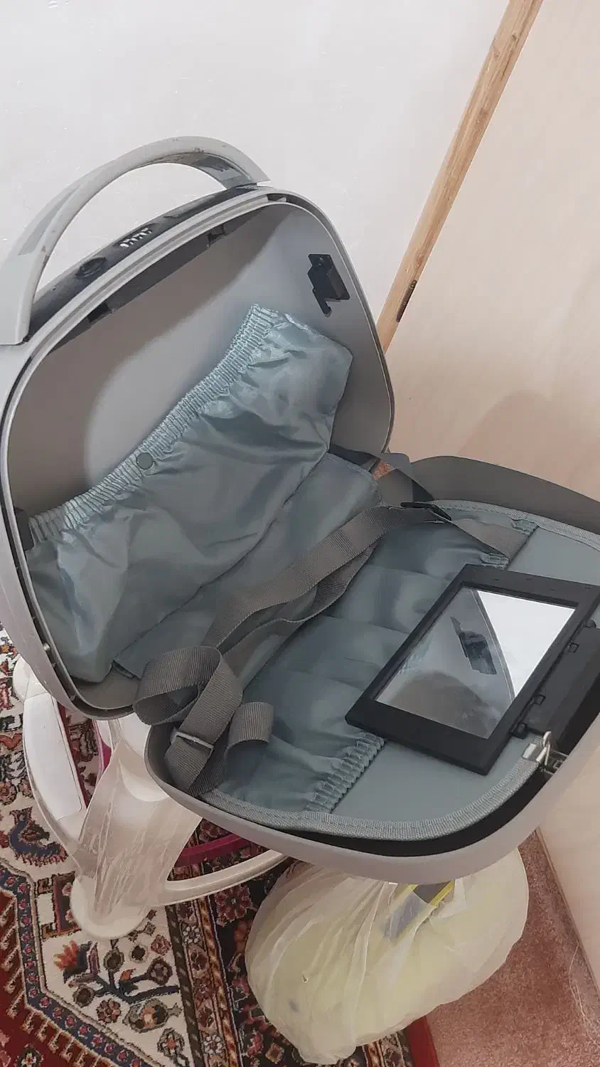 کیف جا لوازم آرایش|کیف، کفش، کمربند|بروجرد, |دیوار