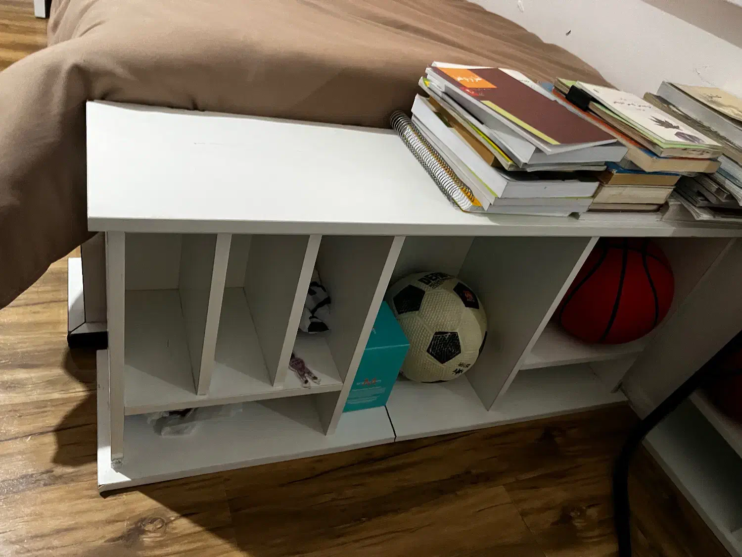 قفسه و شلف|کتابخانه، شلف، قفسه‌های دیواری|گلبهار, شهر جدید گلبهار|دیوار