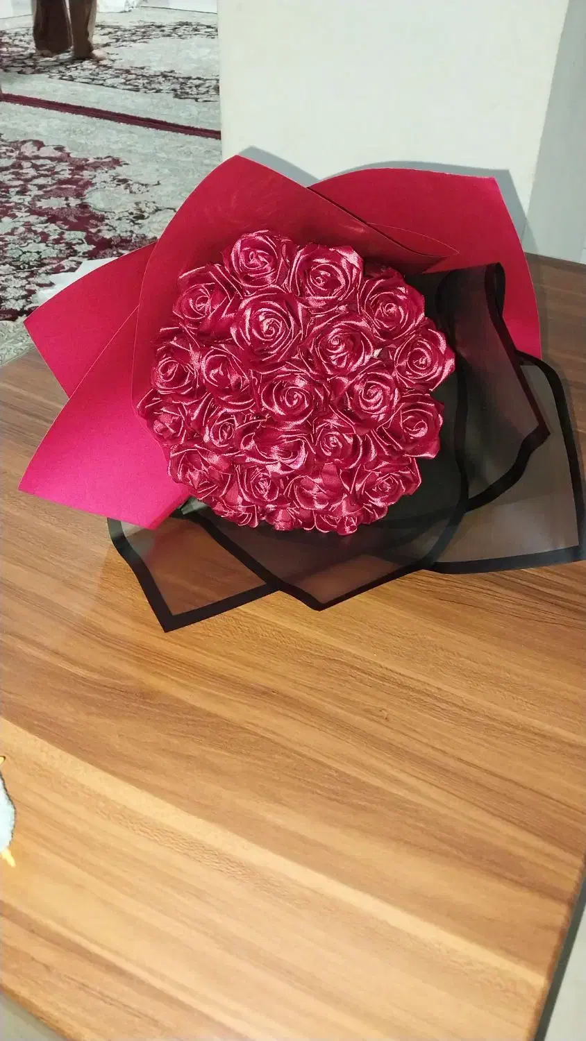 دسته گل ربانی قرمز و مشکی|گل مصنوعی|مشکین‌دشت, |دیوار