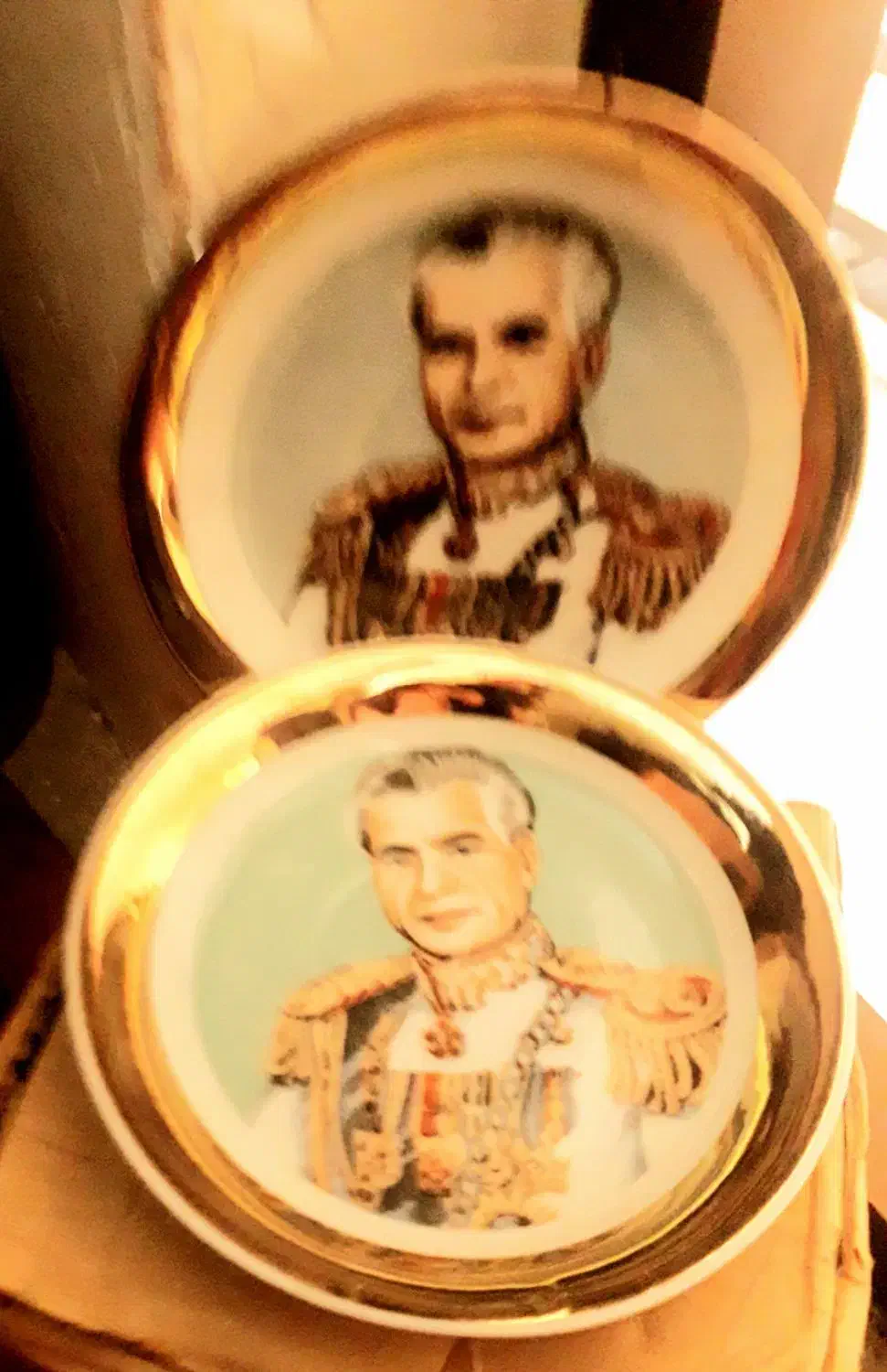 نلبکی قدیمی عتیقه با عکس رضا شاه|کلکسیون اشیاء عتیقه|اصفهان, دارک|دیوار