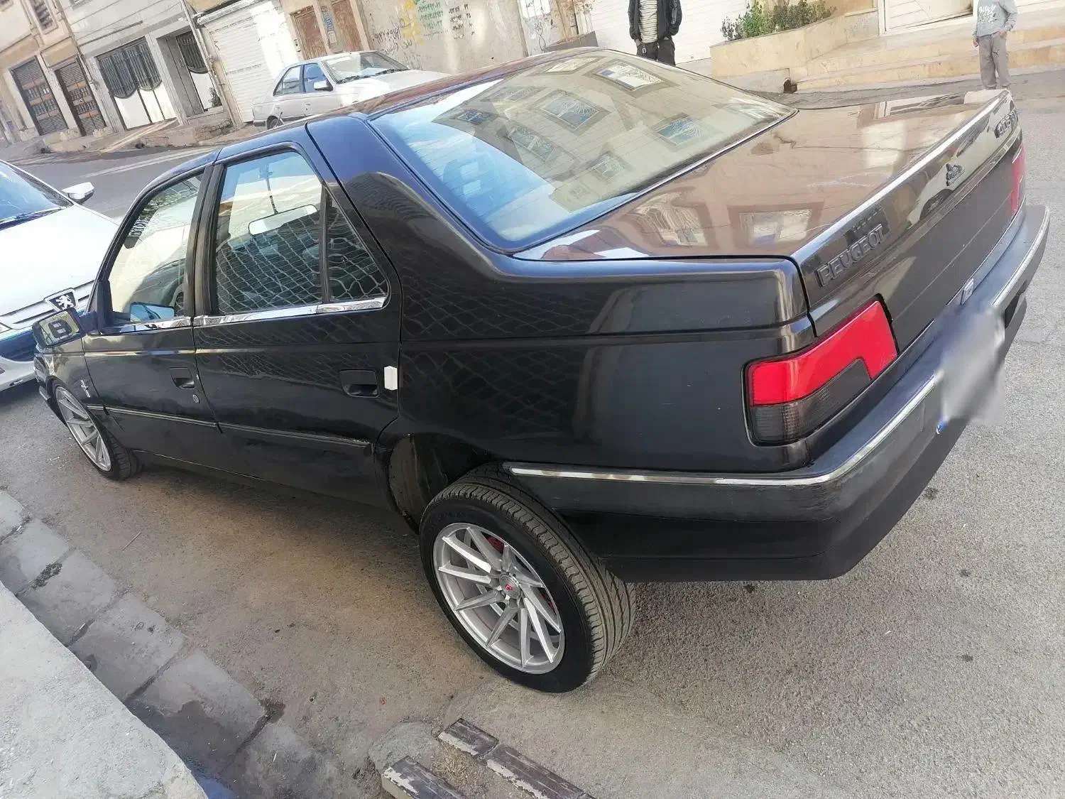 405 مدل 83 مشکی دوبرگ سند در حد|خودرو سواری و وانت|اصفهان, فرودگاه شهید بهشتی|دیوار