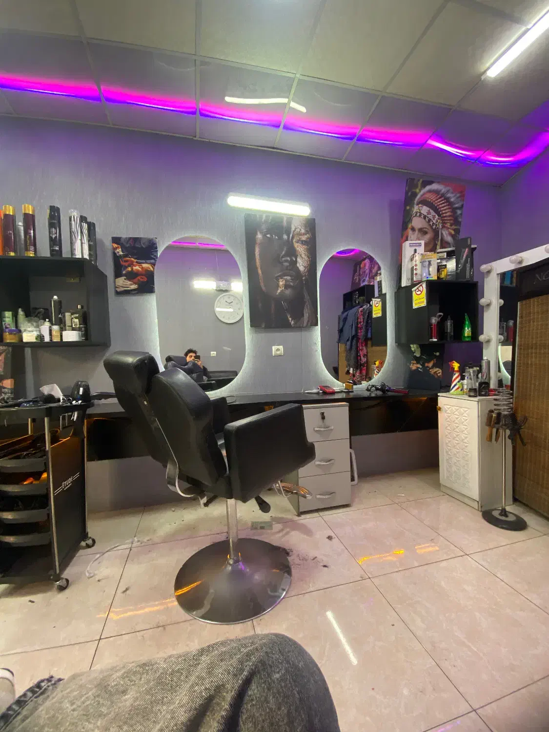 تمامی لوازم ارایشگاه مردانه باهم|آرایشگاه و سالنهای زیبایی|اندیشه, اندیشه فاز ۱|دیوار