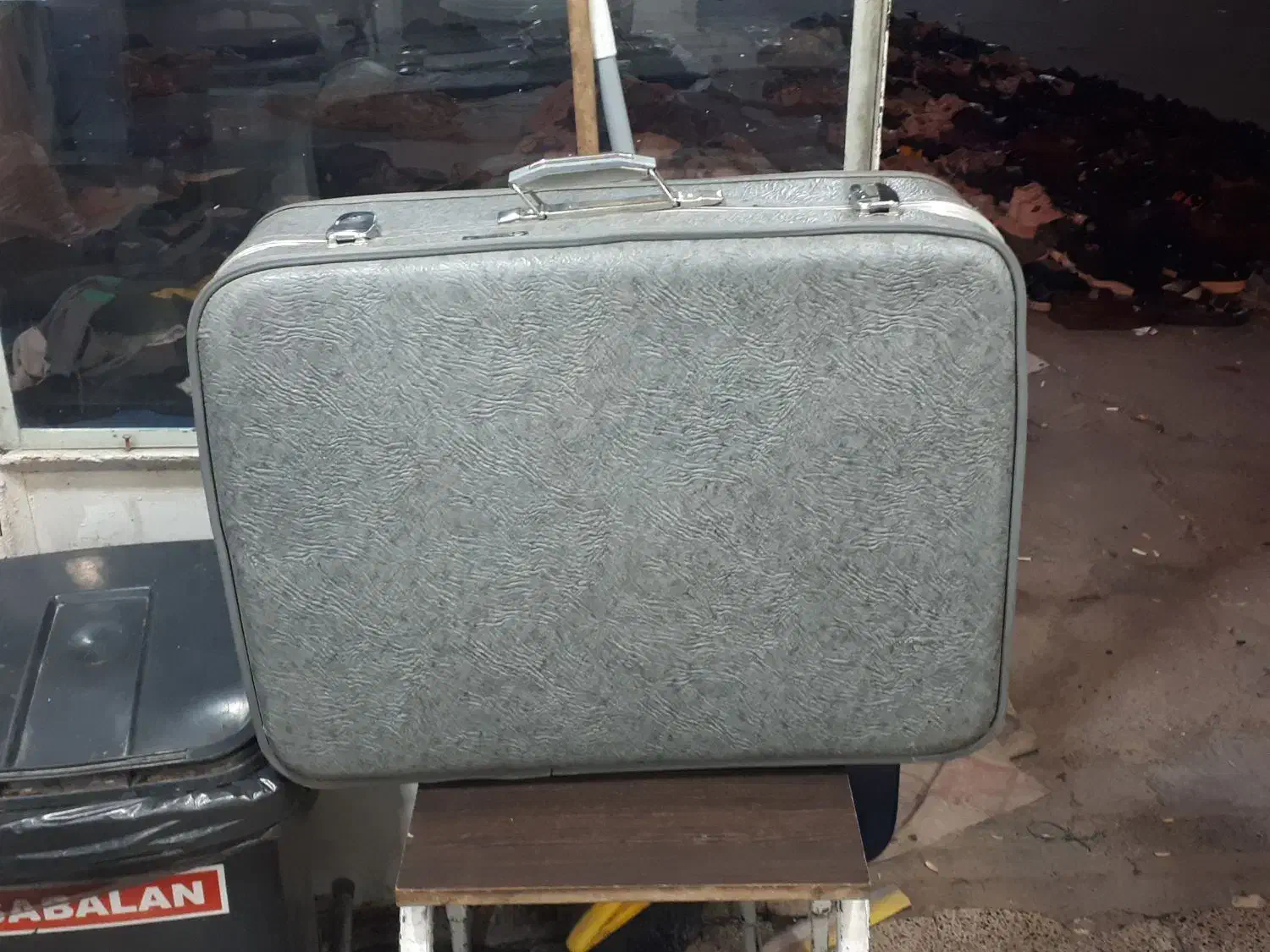 چمدان مسافرتی|کیف، کفش، کمربند|کرمان, |دیوار