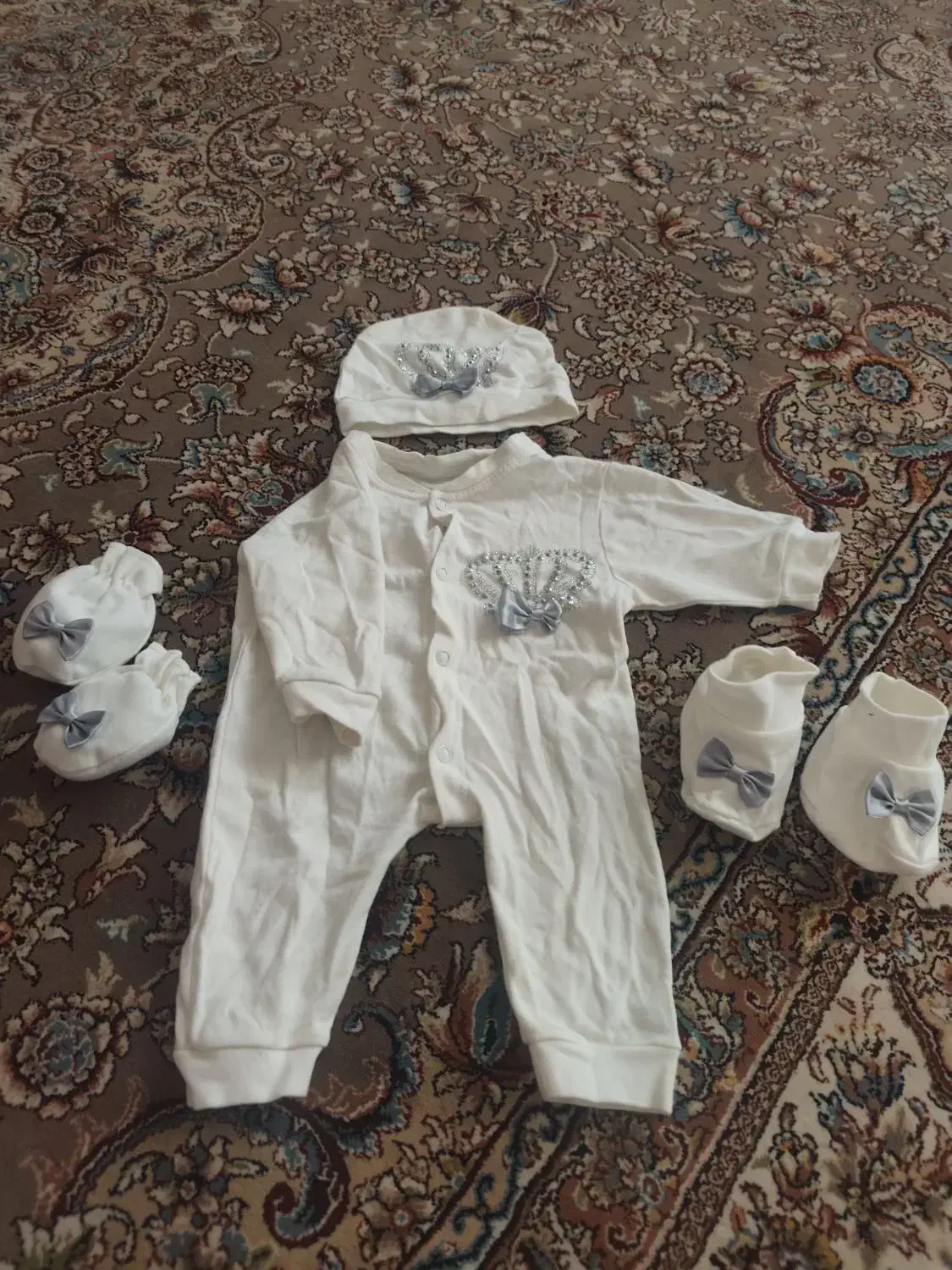 لباس بچه گانه|کفش و لباس بچه|زارچ, |دیوار